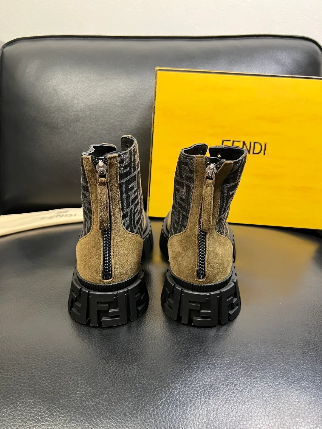 Men's shoes 💰900 FENDI High-quality top craftsmanship, Fendi boots high-top counter synchronization, original factory configuration imported Italian cowhide fly-knit fabric, imported cowhide lining, breathable and comfortable, soles: original soles specially provided by the original factory, original factory and single goods are welcome to compare, code number 39-44 (customized 38 45)